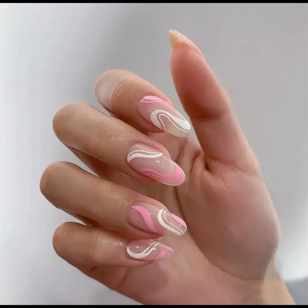 Set Of 24 Press On Nails • Glue Included
